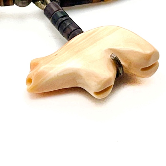 Vintage 80's Native American Carved Bear Fetish Necklace - Picture 4 of 4